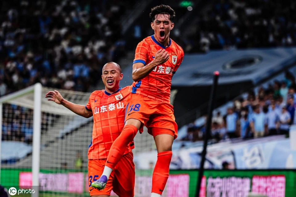 中国官方网站-国际比赛日CBA常规赛焦点战，山东泰山刷新队史纪录，悬念犹存，临场指挥获称赞的简单介绍