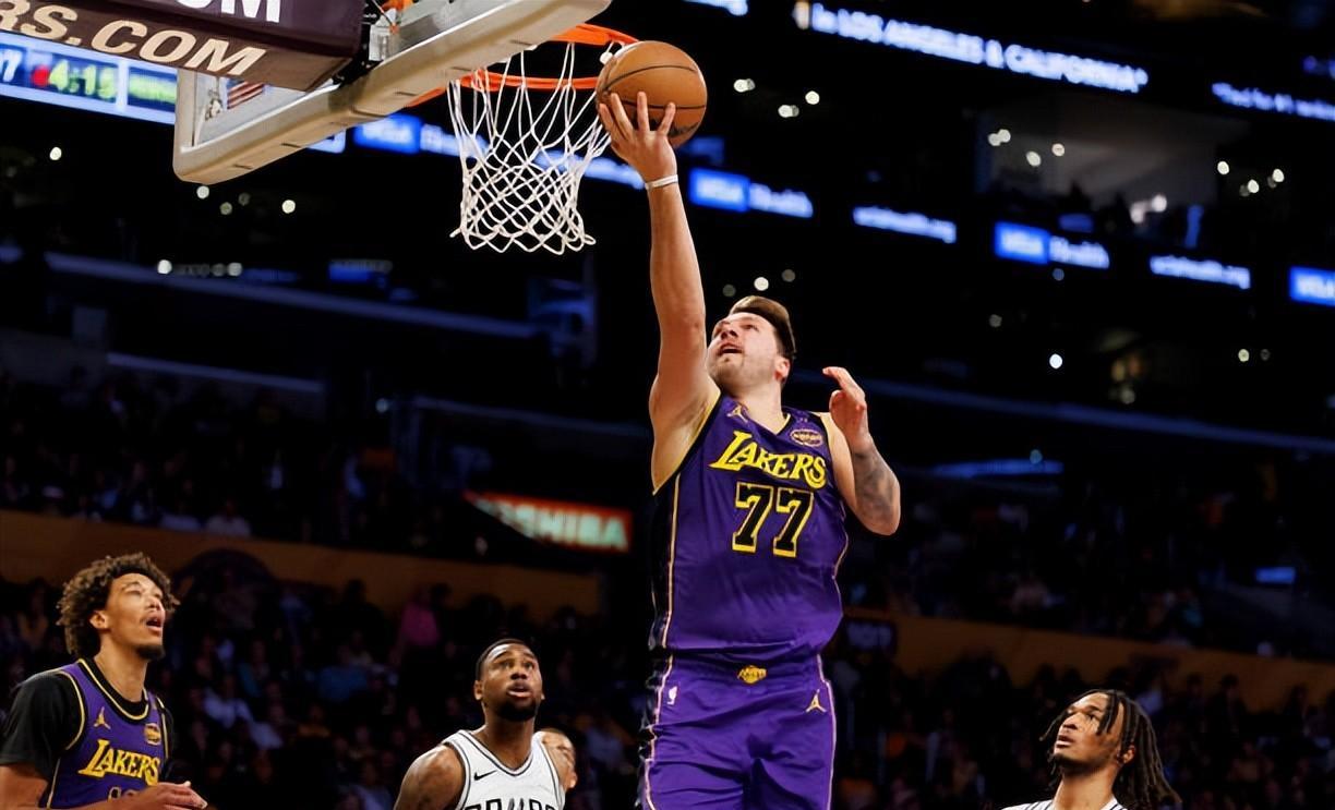 中国官方网站-清晨斯图加特手感冰凉：NBA总决赛节点到来，悬念犹存，赛程密集仍需轮换(nba最燃时刻)